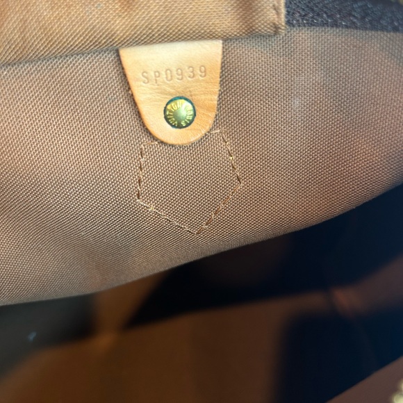 Authentic Louis Vuitton monogram speedy - Picture 7 of 15